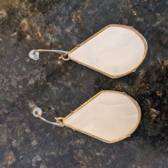 The SAK mother of pearl earrings - Picture 2 of 4